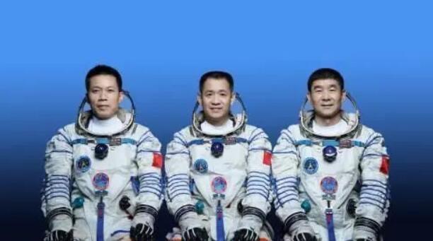 神十二航天员回地球